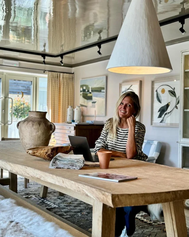 Mondays in the showroom, demoted to the table while my husband works from my desk! Still smiling and actually love him working here ♥️

#cinny #showroom #fabric #wallpaper