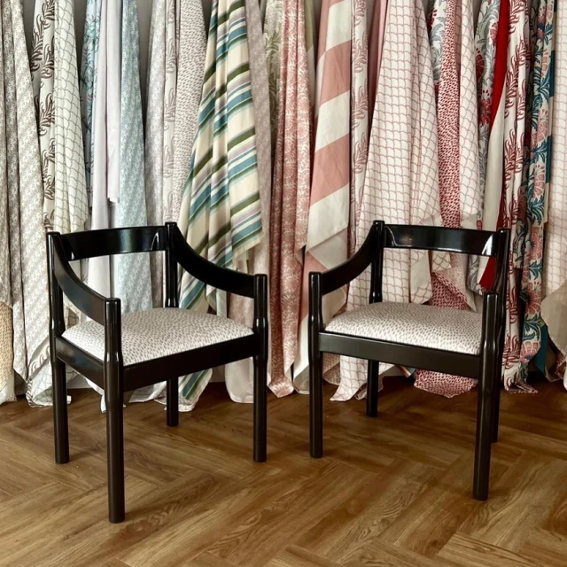 Look 👀 what has just arrived! NEW Full Gloss CINNY x Carimate Chairs. We’re slightly obsessed 🤎 

Final week of deliveries before Christmas 🎄 

So new they’re not online the website yet. Please email us at info@cinny.co.uk 

Thank you @vintage.detail